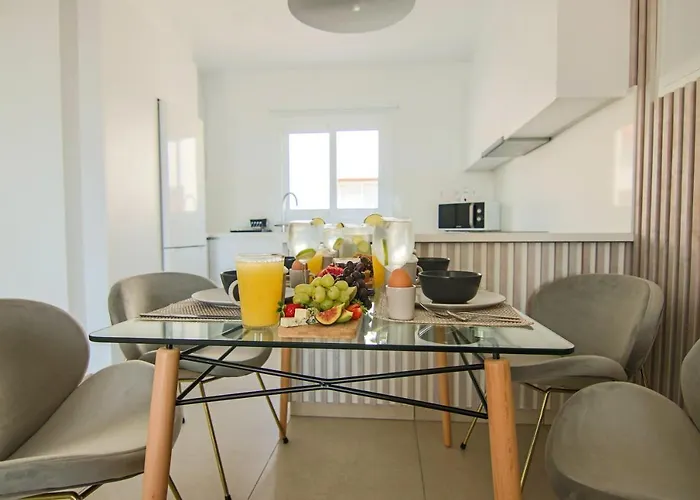Phaedrus Living Seaview Flat Limnaria 154 דירה פאפוס