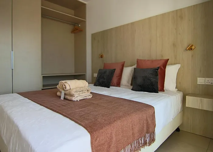 Phaedrus Living Seaview Flat Limnaria 154